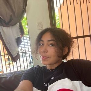 Meet your Posher, Laura ashantil